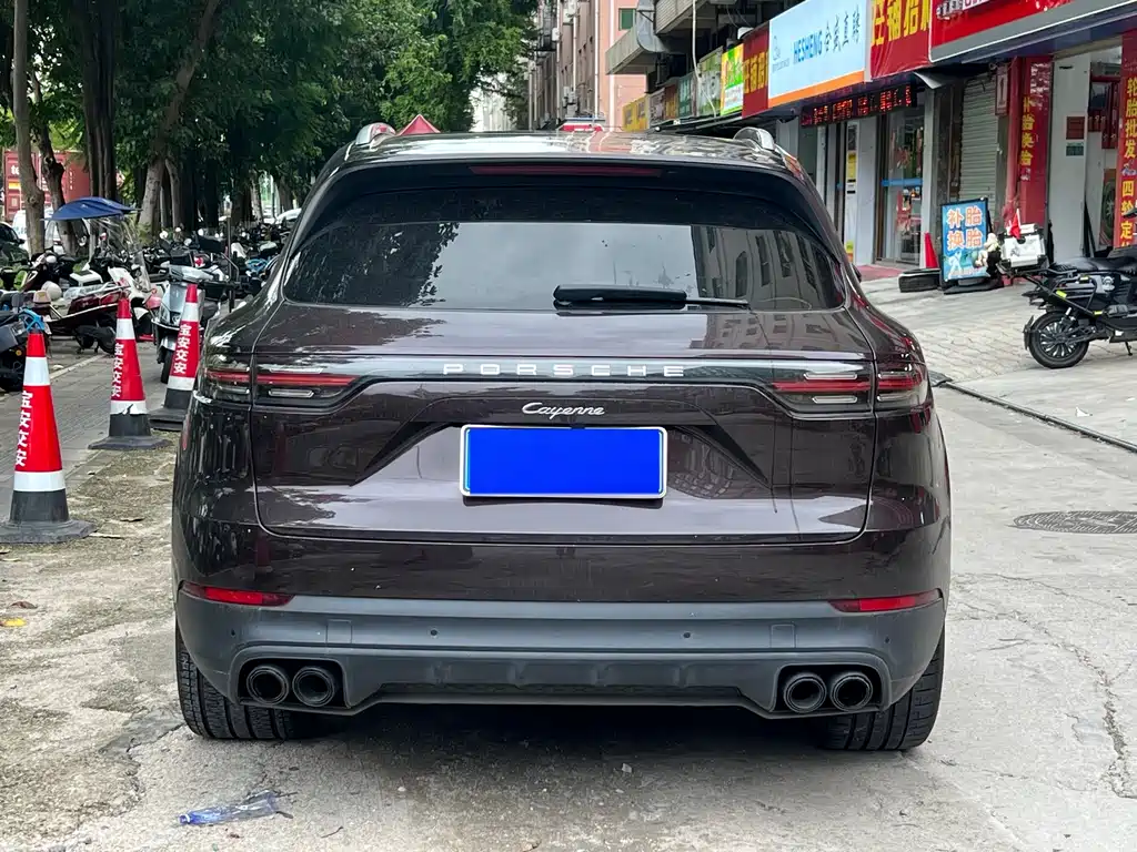 Porsche Cayenne — миниатюра 12