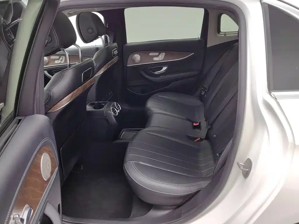 Mercedes-Benz E-Class — миниатюра 15