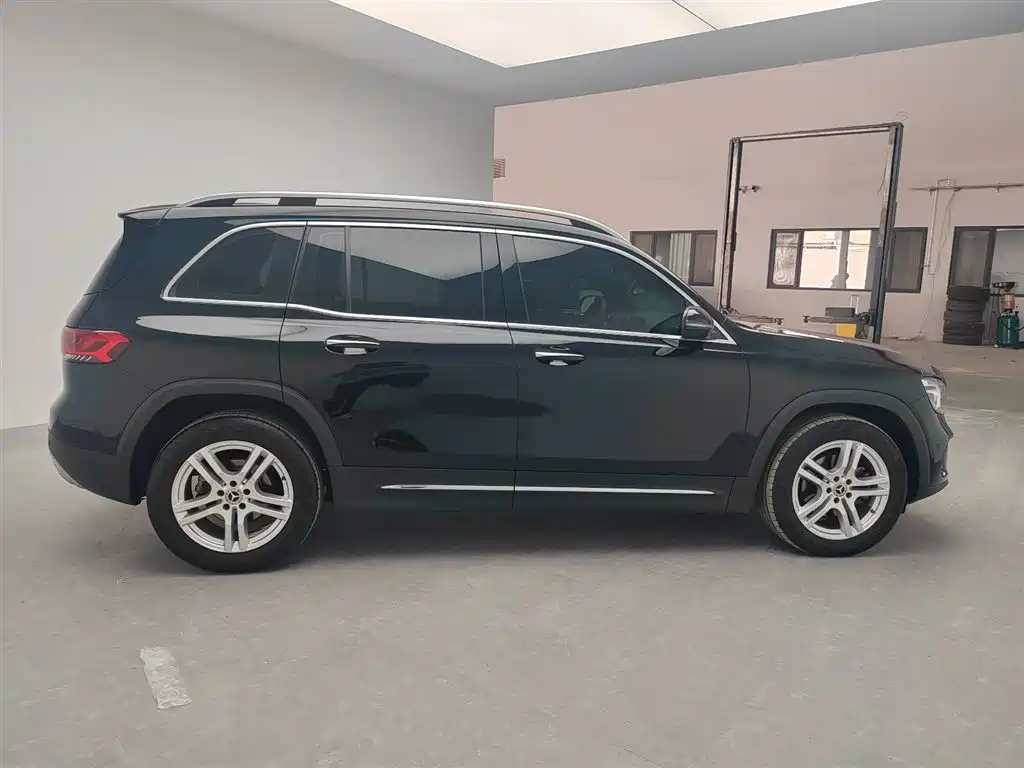 Mercedes-Benz GLB — миниатюра 13