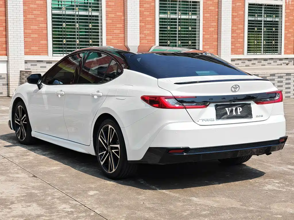Toyota Camry — миниатюра 9