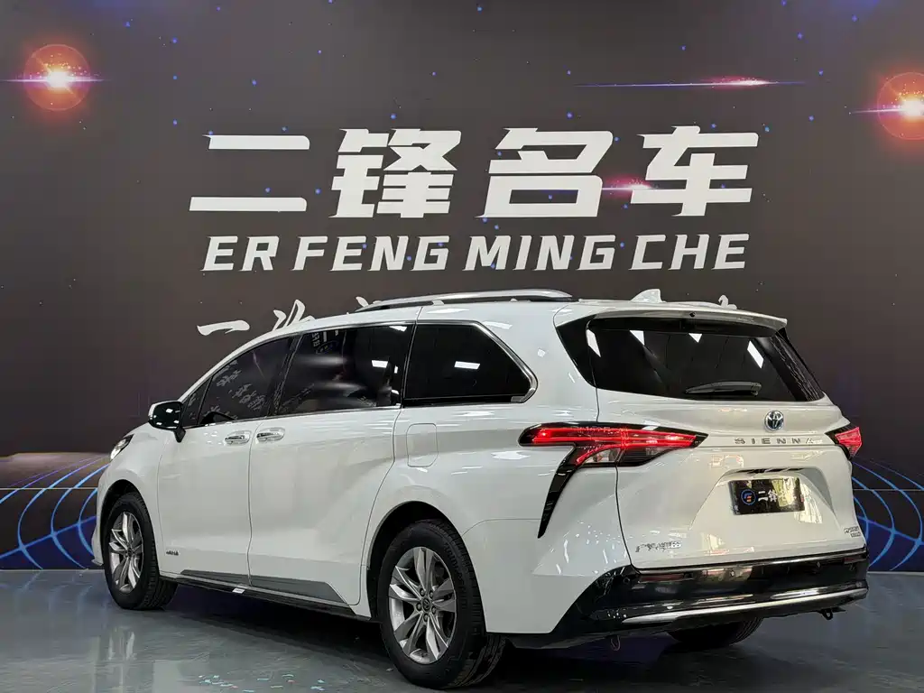 Toyota Sienna — миниатюра 6