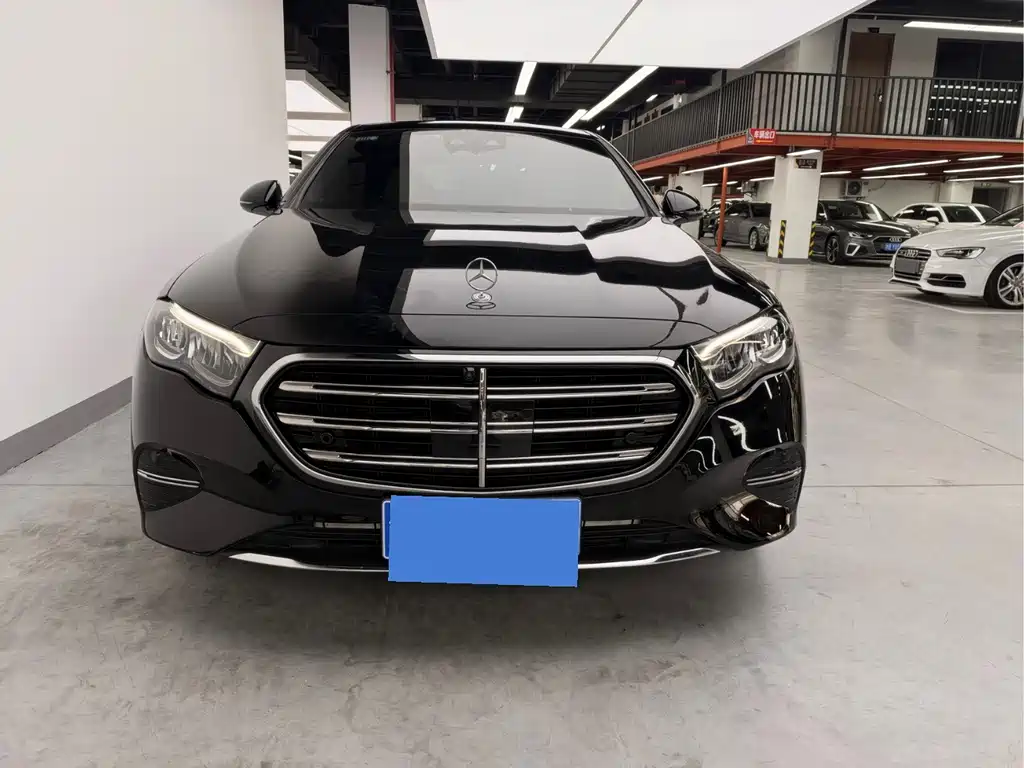 Mercedes-Benz E-Class — миниатюра 2