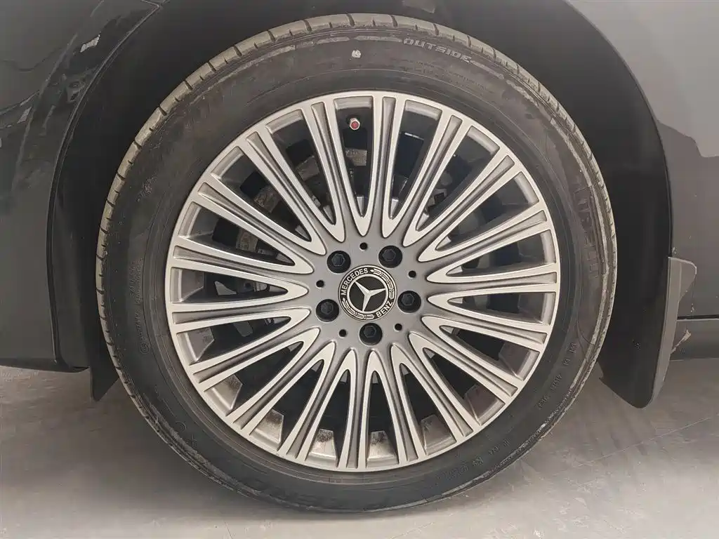 Mercedes-Benz E-Class — миниатюра 12