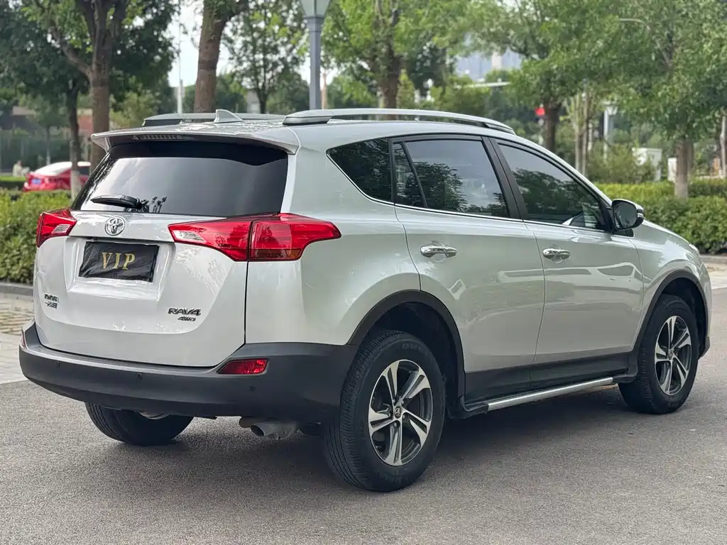 Toyota RAV4 — миниатюра 4