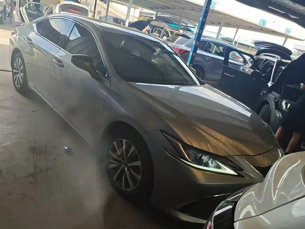 LEXUS  ES