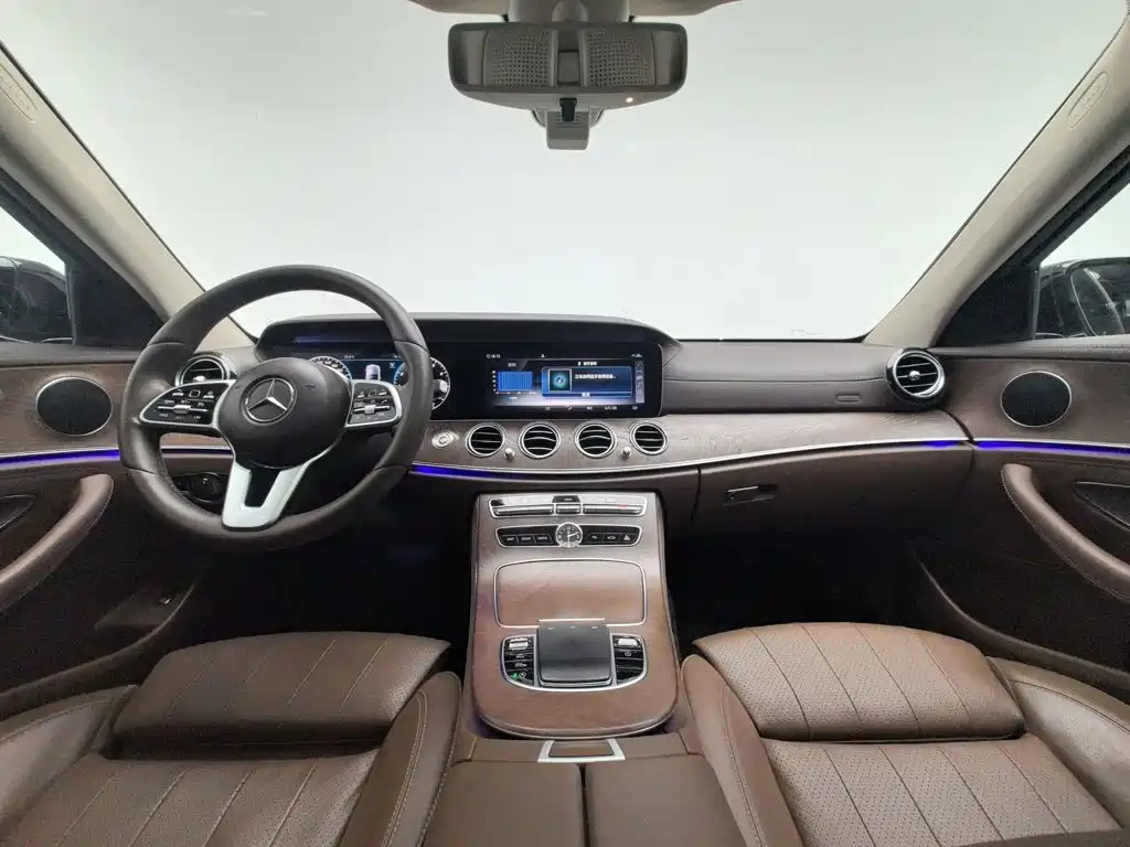 Mercedes-Benz E-Class — миниатюра 5