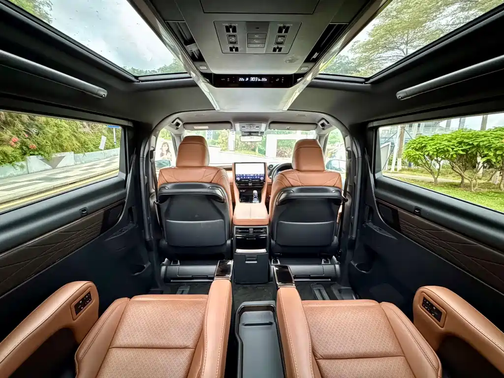Toyota Vellfire 2023 2.5L HV Luxury