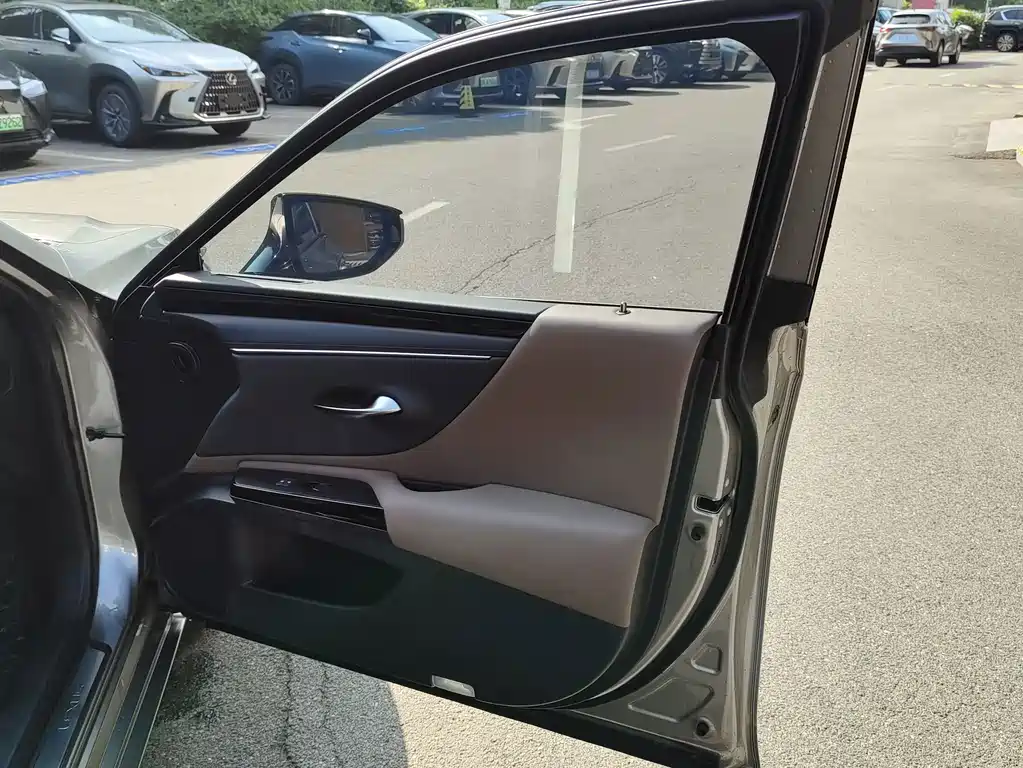 Lexus ES — миниатюра 15