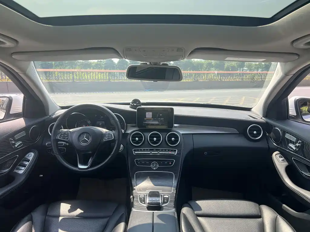 Mercedes-Benz C-Class — миниатюра 12