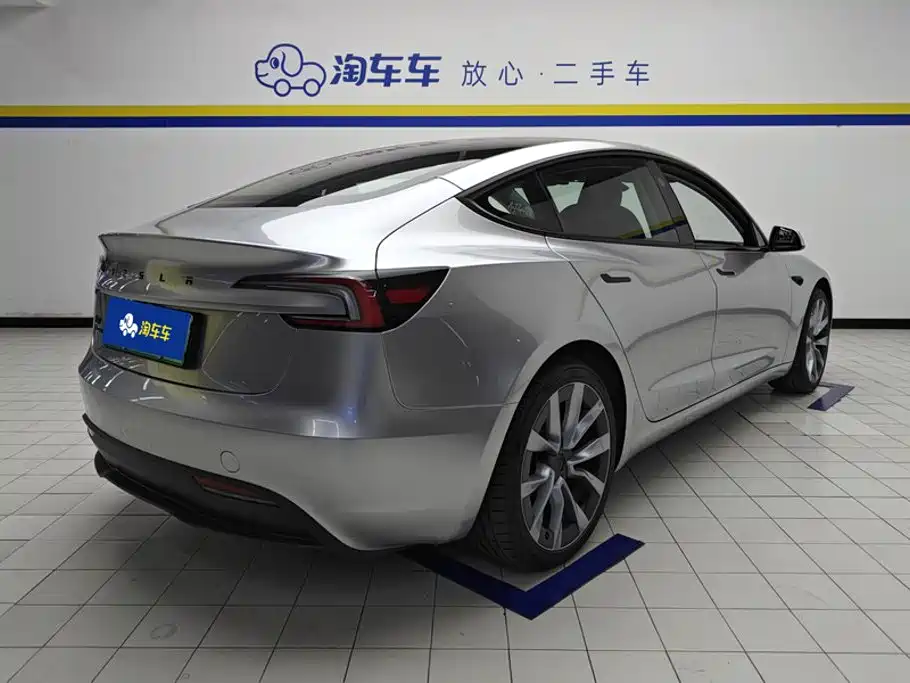 Tesla Model 3 — миниатюра 3