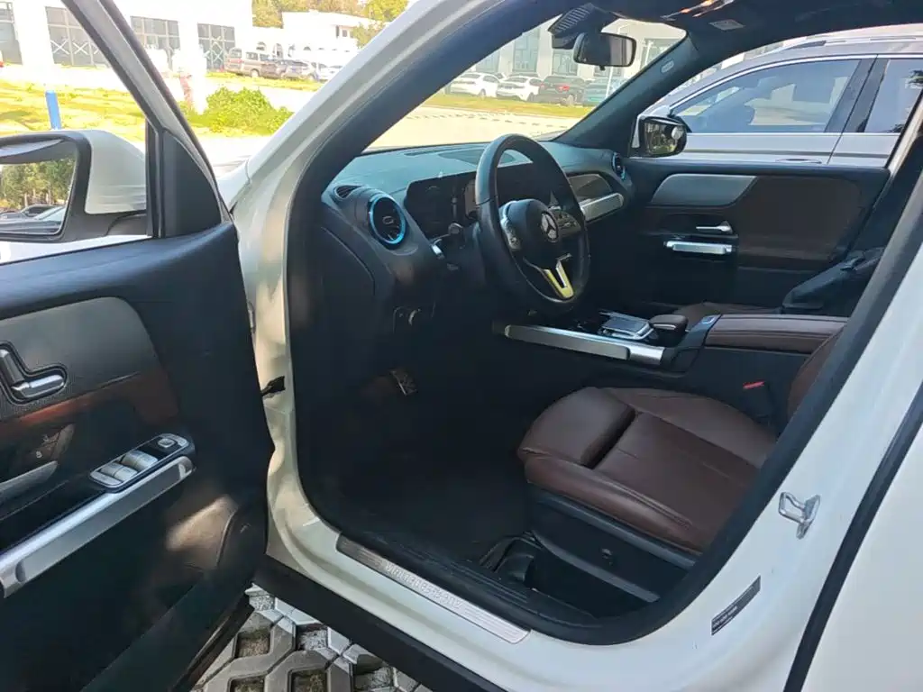 Mercedes-Benz GLB — миниатюра 21