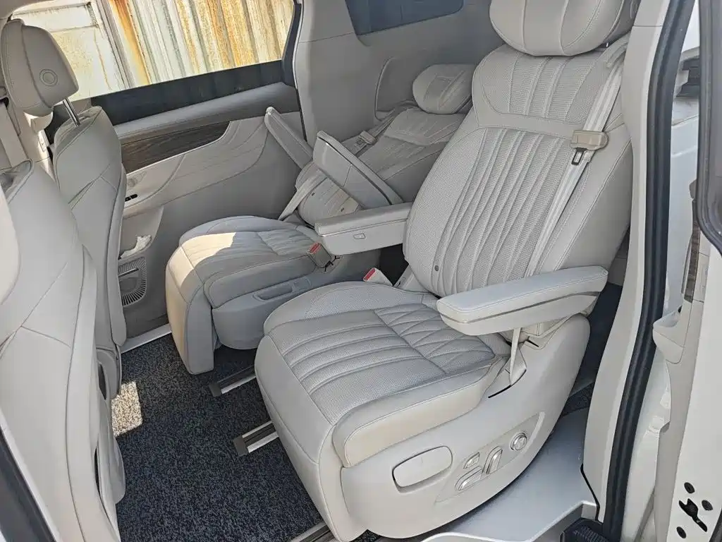 Roewe iMAX8 New Energy — миниатюра 18