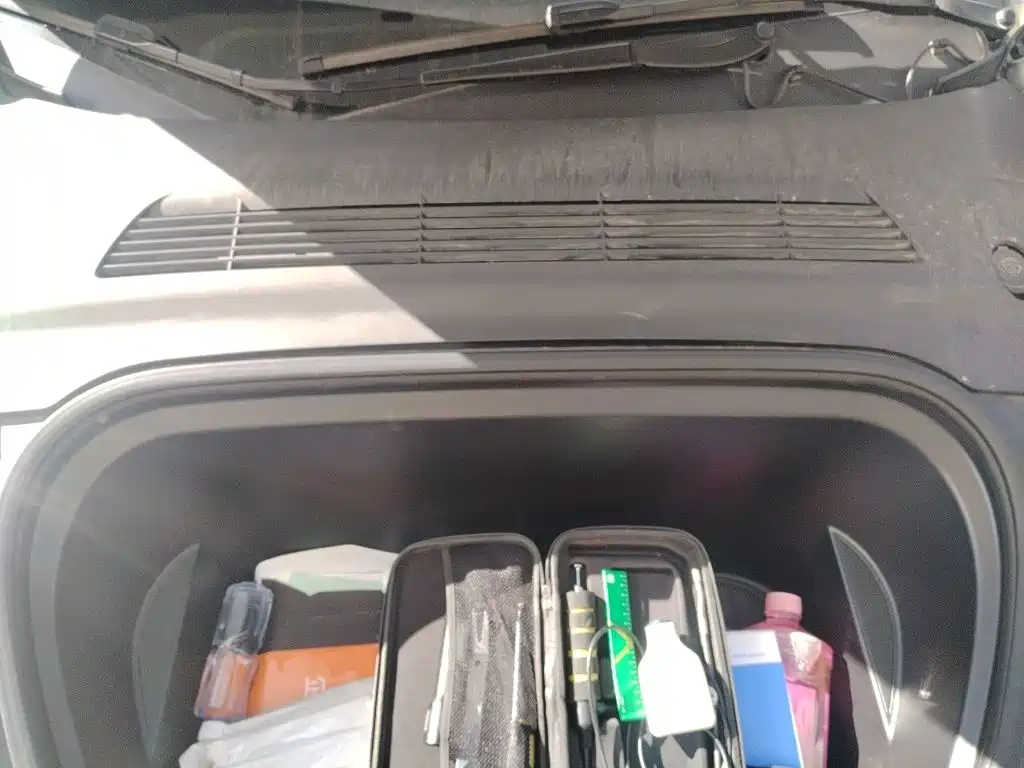 Tesla Model Y — миниатюра 16