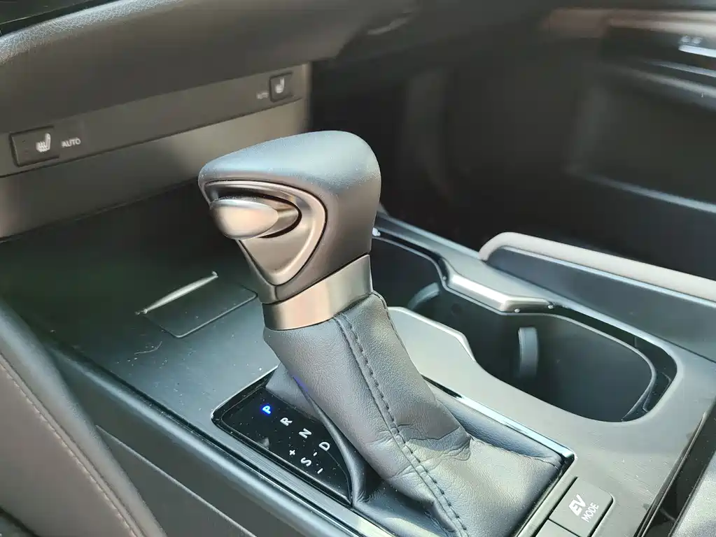 Lexus ES — миниатюра 6