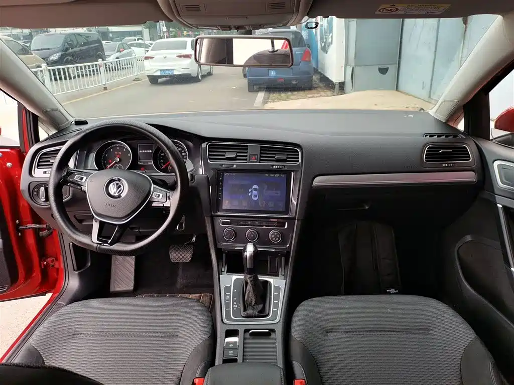 Volkswagen Golf 2018 230TSI AT Comfort