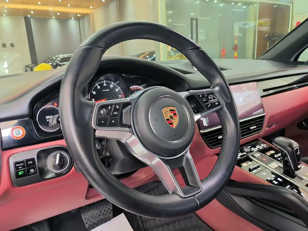 Porsche Cayenne — миниатюра 7
