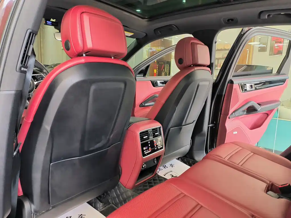 Porsche Cayenne — миниатюра 4
