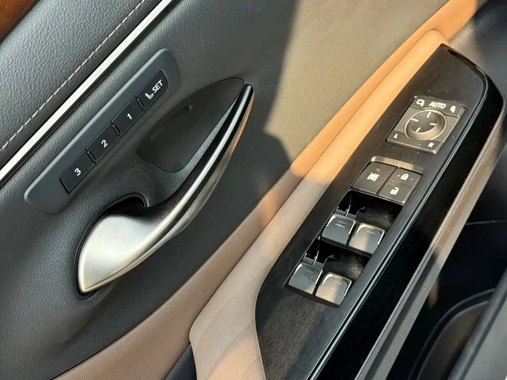 Lexus ES — миниатюра 12