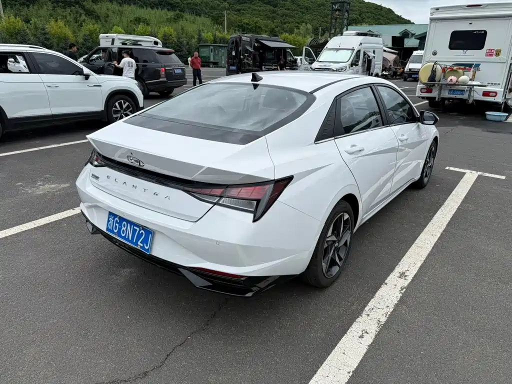 Hyundai Elantra — миниатюра 4