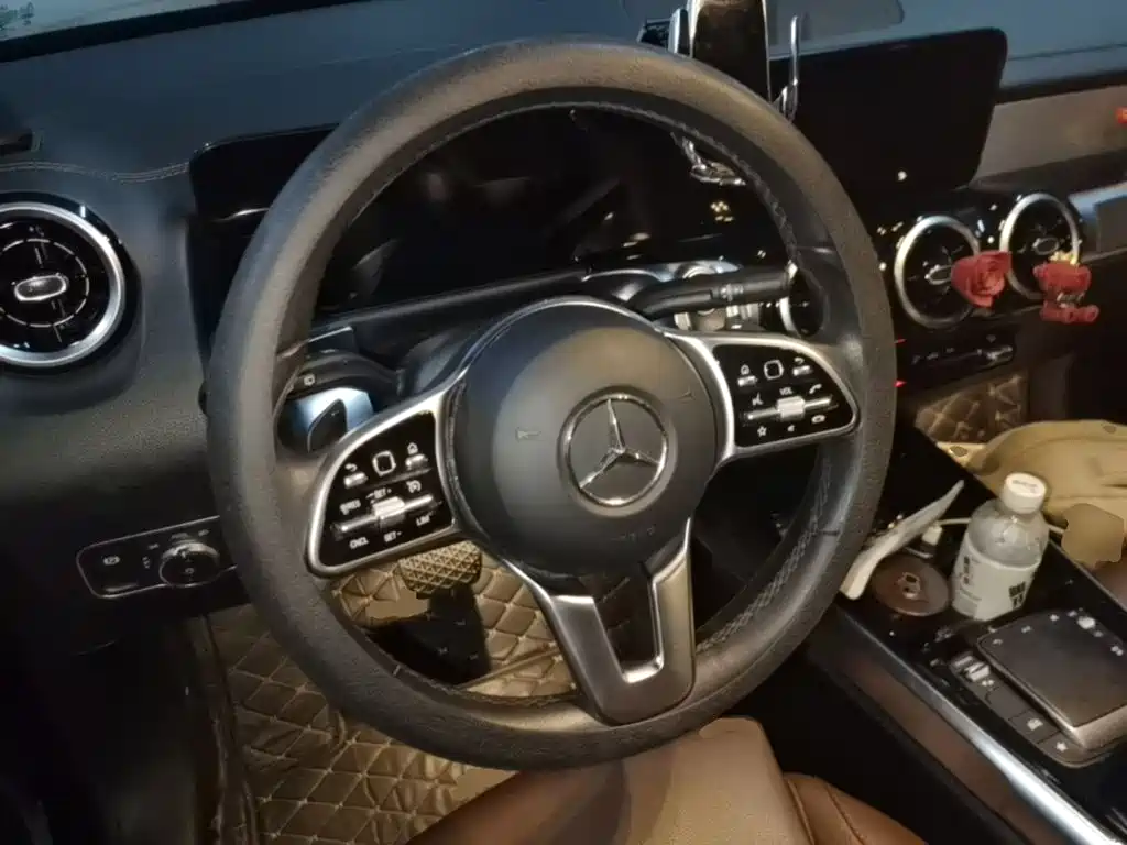 Mercedes-Benz GLB — миниатюра 11