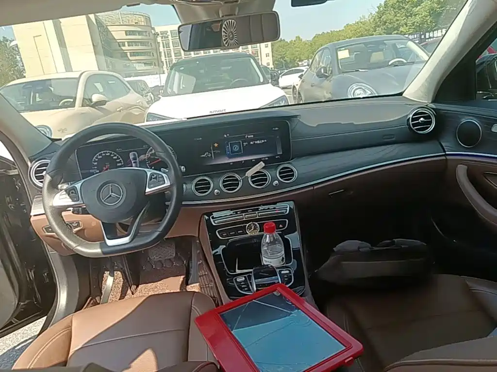 Mercedes-Benz E-Class — миниатюра 10