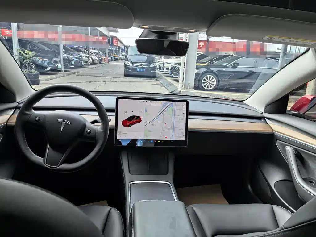 Tesla Model 3 — миниатюра 5