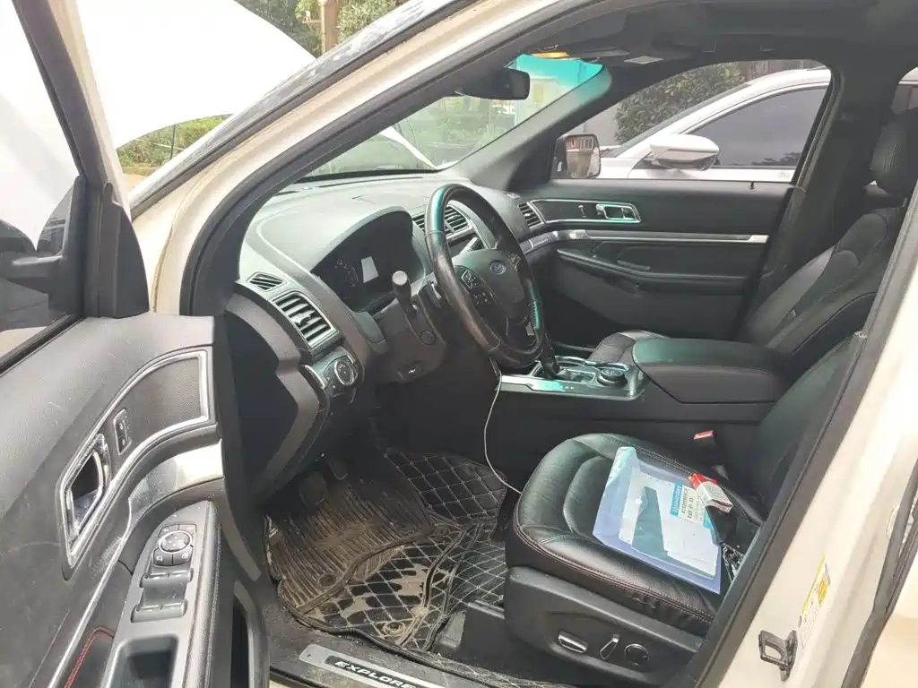 Ford Explorer (Import) — миниатюра 13