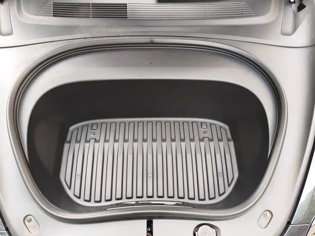 Tesla Model 3 — миниатюра 16