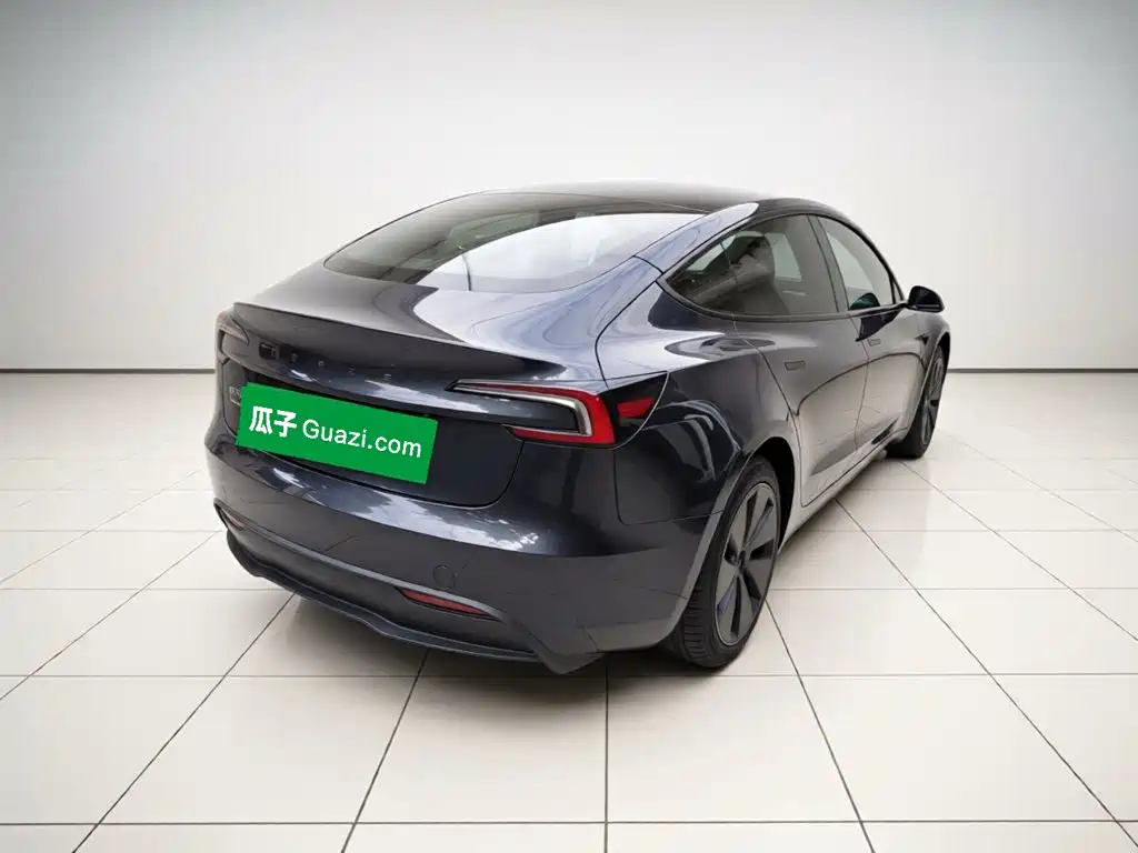 Tesla Model 3 — миниатюра 4