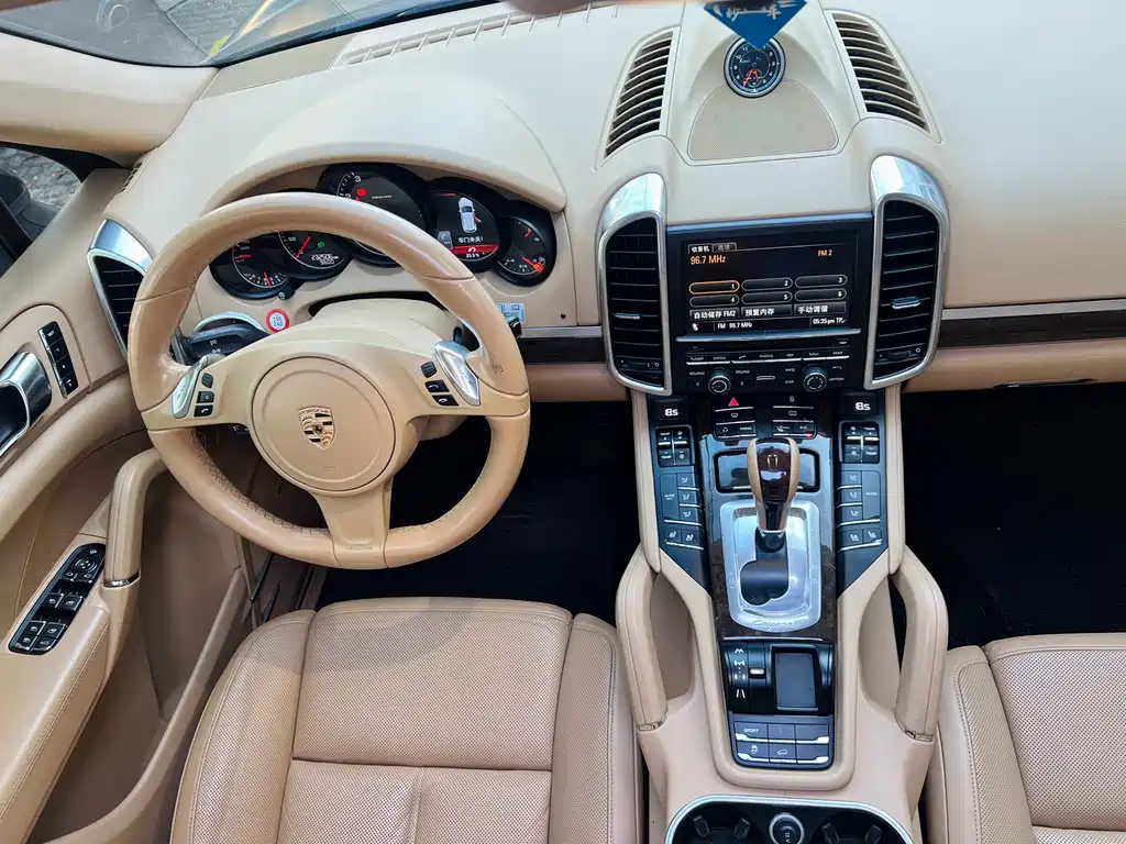 Porsche Cayenne — миниатюра 13