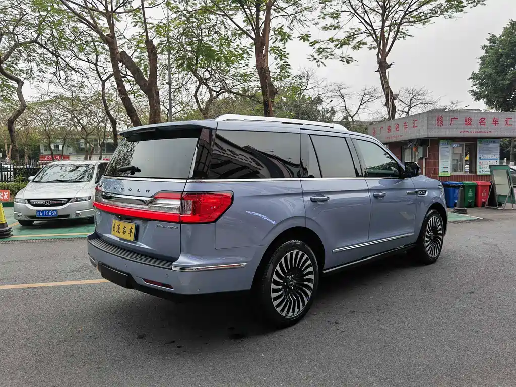 Lincoln Navigator — миниатюра 3