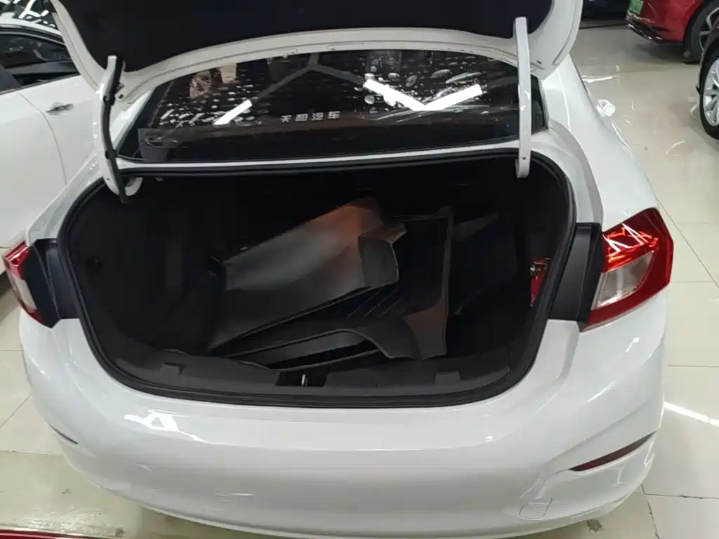 Chevrolet Cruze — миниатюра 19