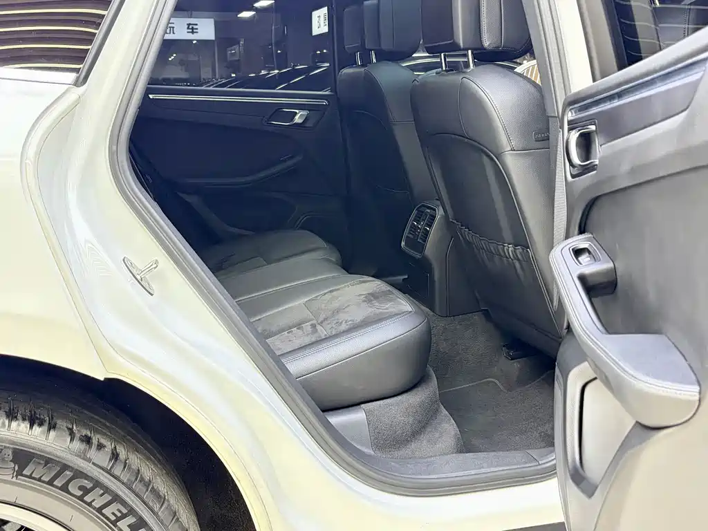 Porsche Macan — миниатюра 9