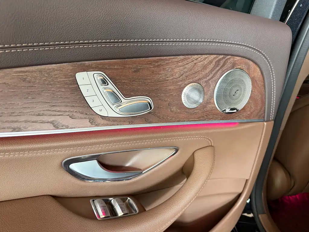 Mercedes-Benz E-Class — миниатюра 9