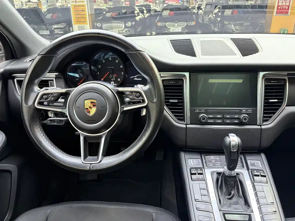 Porsche Macan — миниатюра 5
