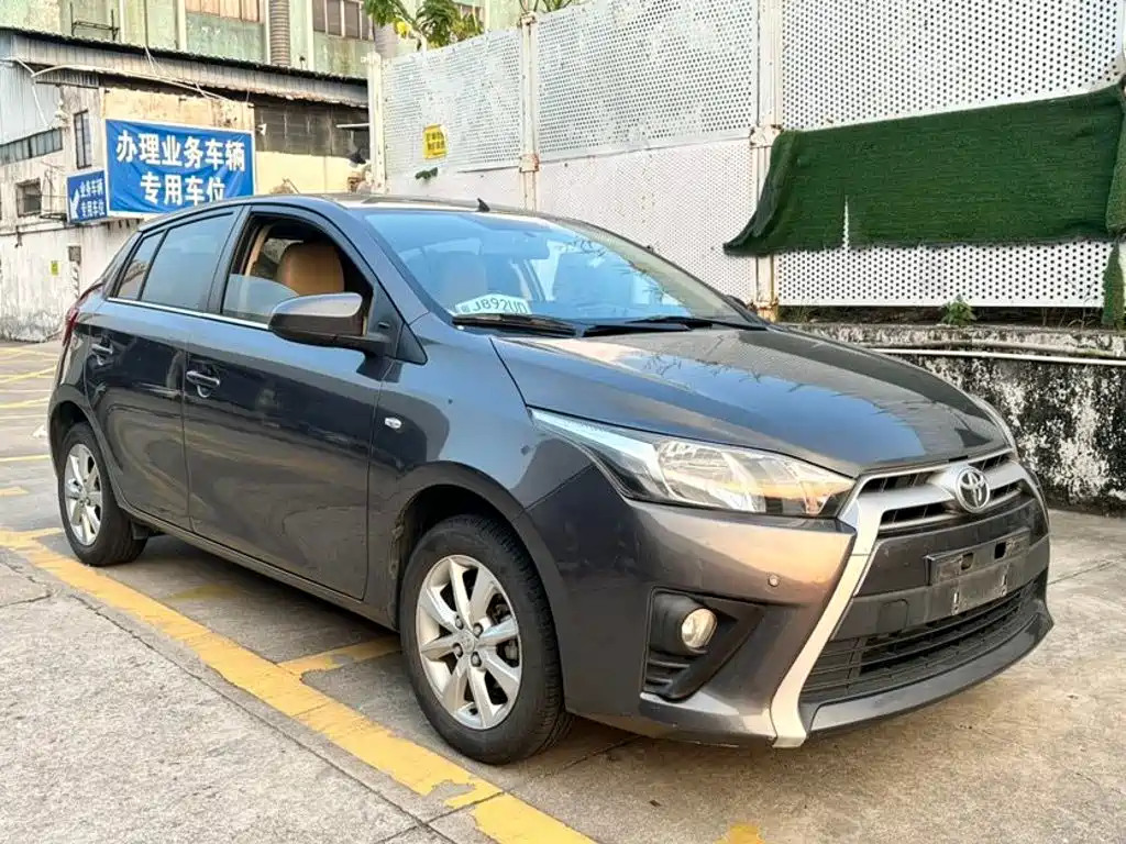 Toyota Yaris L — миниатюра 3
