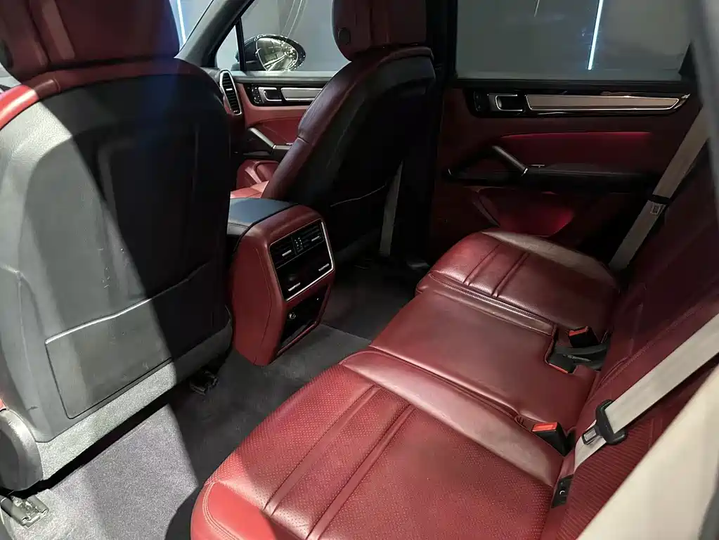 Porsche Cayenne — миниатюра 11