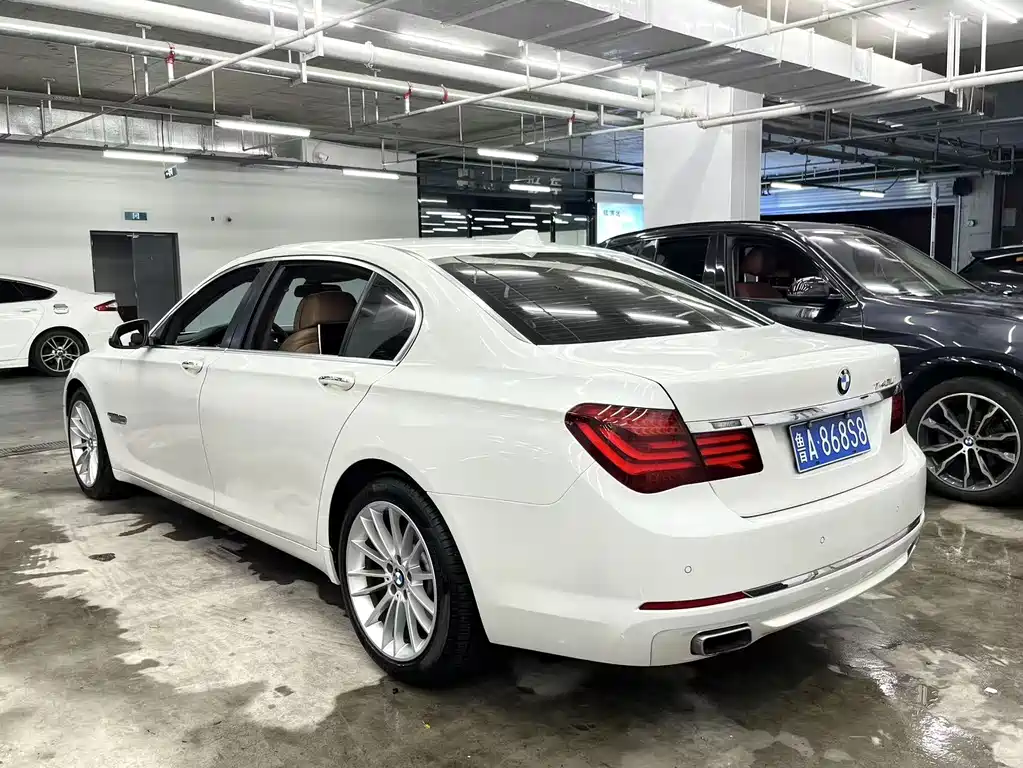 BMW 7 Series — миниатюра 3
