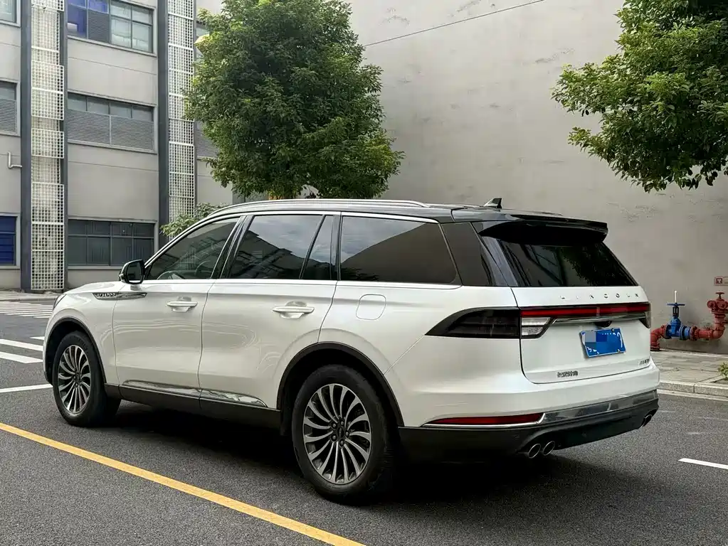 Lincoln Aviator — миниатюра 6