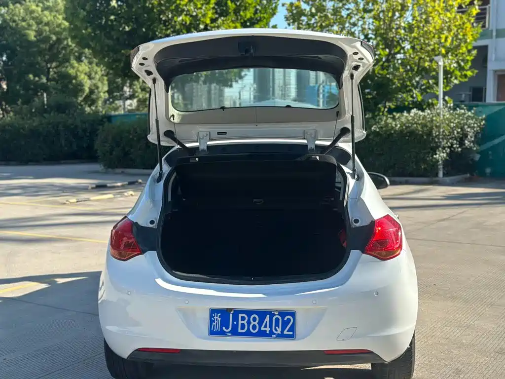 Buick Excelle — миниатюра 10