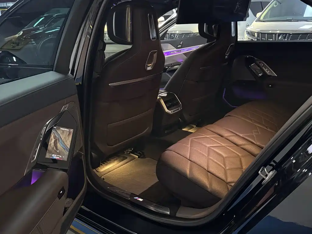 BMW i7 — миниатюра 7