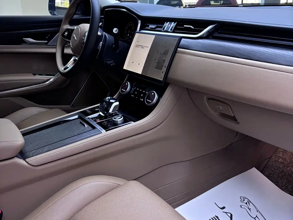 Jaguar XFL — миниатюра 8