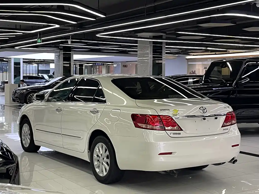 Toyota Camry — миниатюра 5