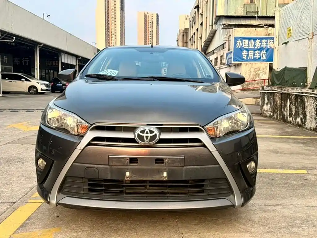 Toyota Yaris L — миниатюра 2