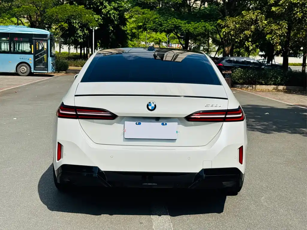 BMW 5 Series — миниатюра 8
