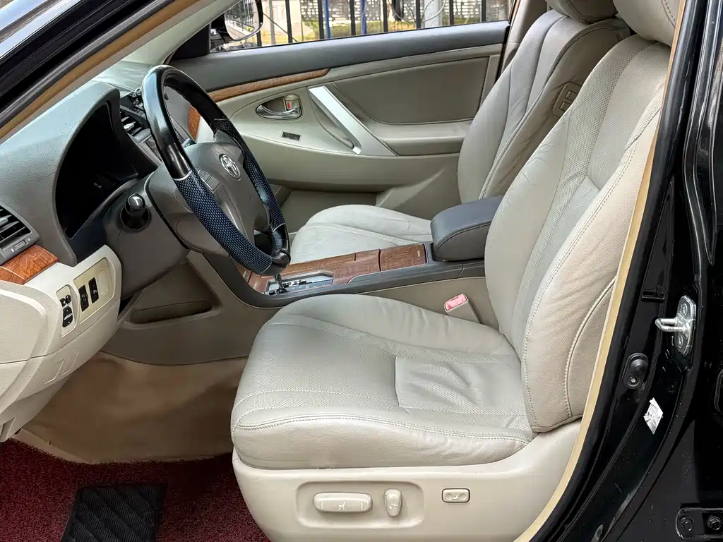 Toyota Camry — миниатюра 7