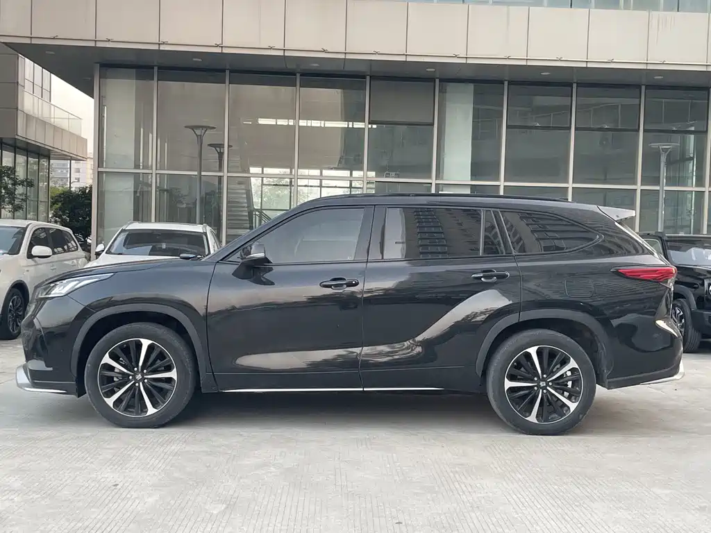 Toyota Crown Kluger — миниатюра 3