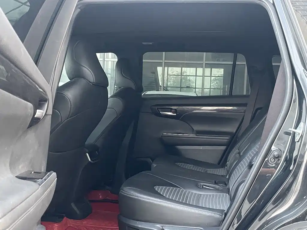 Toyota Crown Kluger — миниатюра 7