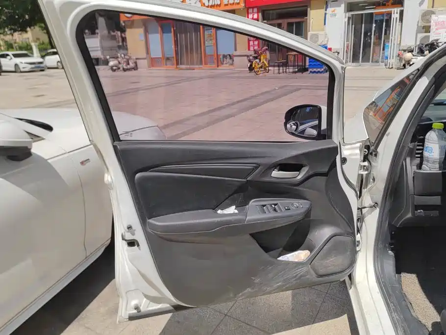Honda Fit — миниатюра 7