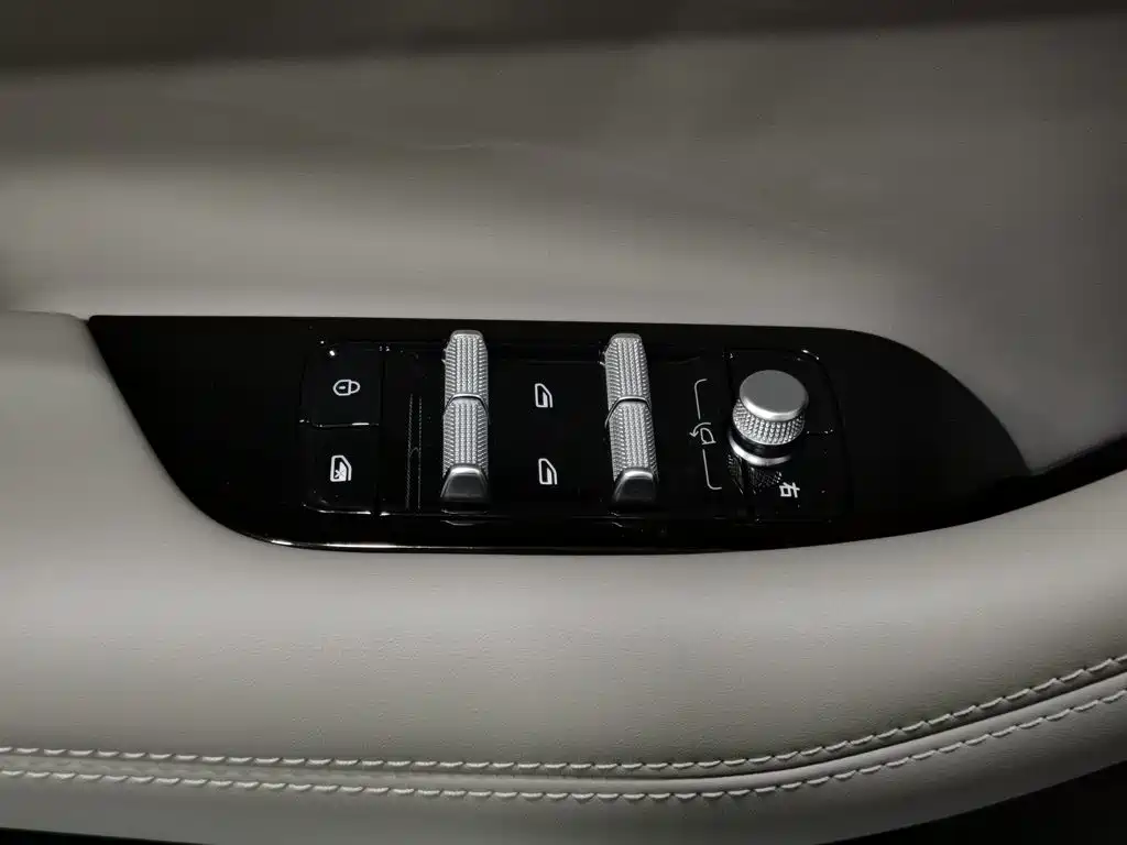 Geely Boyue L — миниатюра 9